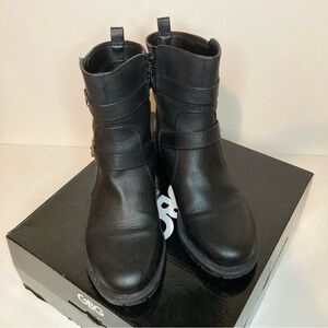 GBG by Guess Tobey Black Ankle Boots Size 7M Moto Buckle Zip Women Combat Boot
